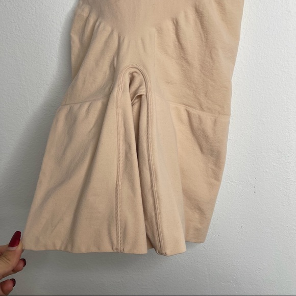 SPANX Nude High Waisted Mid Thigh Short Shape-wear Tummy-Control Seamless Small - Picture 6 of 15